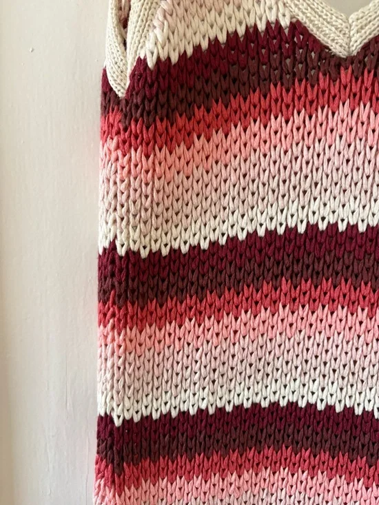 Zara Knit V‑Neck Tank in Cream, Pink and Burgundy - Picture 4 of 4